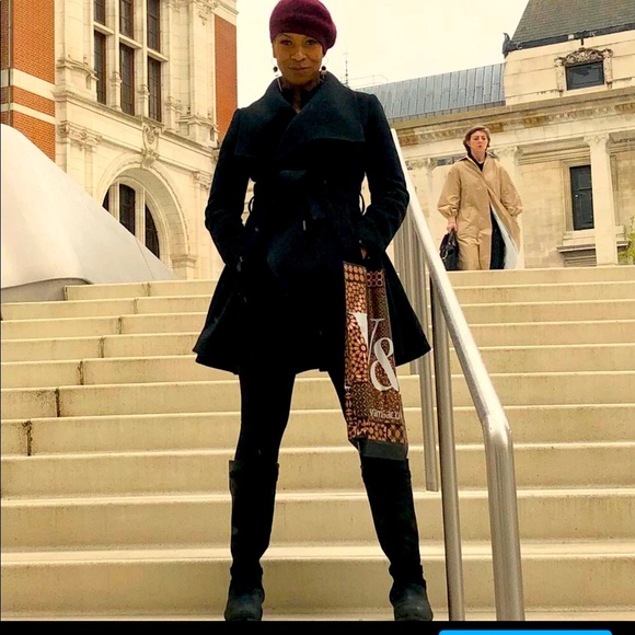 BCBG Max Azria / Size M / Black Stylish Swing Coat - Picture 6 of 9